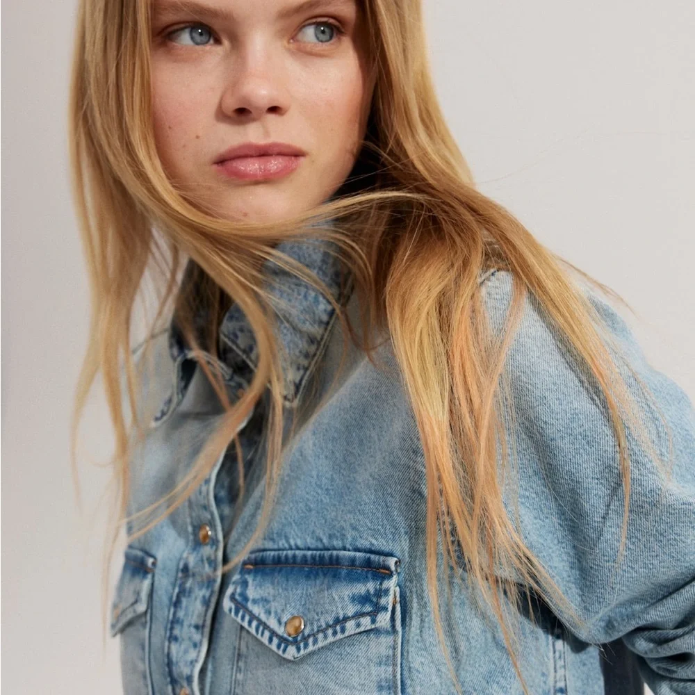 H&M Blue Denim Buttondown - Picture 3 of 5